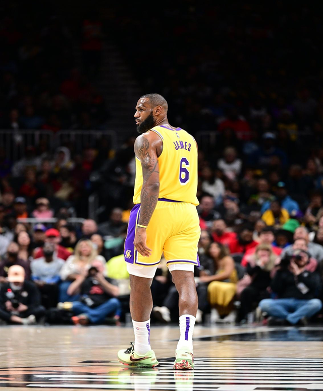 快船vs森林狼首发：伦纳德&哈登领衔斗法华子&兰德尔（快船战森林狼首发公布：伦纳德、哈登领衔对决华子、兰德尔）