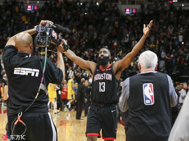 环球足球奖2025年度最佳球员候选：姆巴佩在列，巴黎8人入选（2025年环球足球奖最佳球员候选名单出炉：姆巴佩上榜，巴黎8人入围）