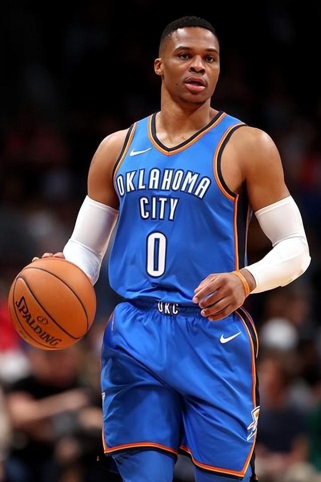 每周电子厂：安东尼倒钩爆头染红，澳超赛场惊现断子绝孙脚（每周电子厂：安东尼倒钩击中头部被红牌罚下，澳超赛场上演断子绝孙式恶铲）