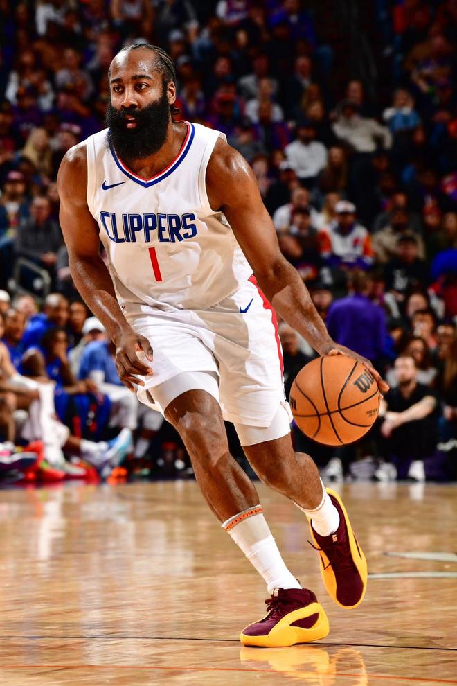 本赛季关键时刻得分榜前四：SGA出场数最少，总得分第一（本赛季关键时刻得分TOP4：SGA出场最少，仍居总分榜首）