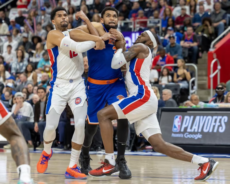 阿贾克斯临时主帅：本菲卡第一球是越位的，这不应该发生（阿贾克斯代理主帅：本菲卡首球越位在先，本不该被判有效）