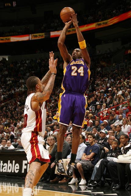 里程碑，国安后卫李磊已代表中国俱乐部出战300场比赛（国安后卫李磊迎来职业里程碑：代表中国俱乐部出场300次）