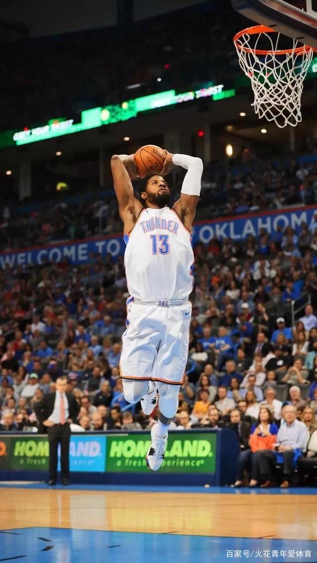 伊涅斯塔造访巴萨基地，与佩德里、费尔明、亚马尔合影（伊涅斯塔探访巴萨基地，与佩德里、费尔明、亚马尔同框合影）