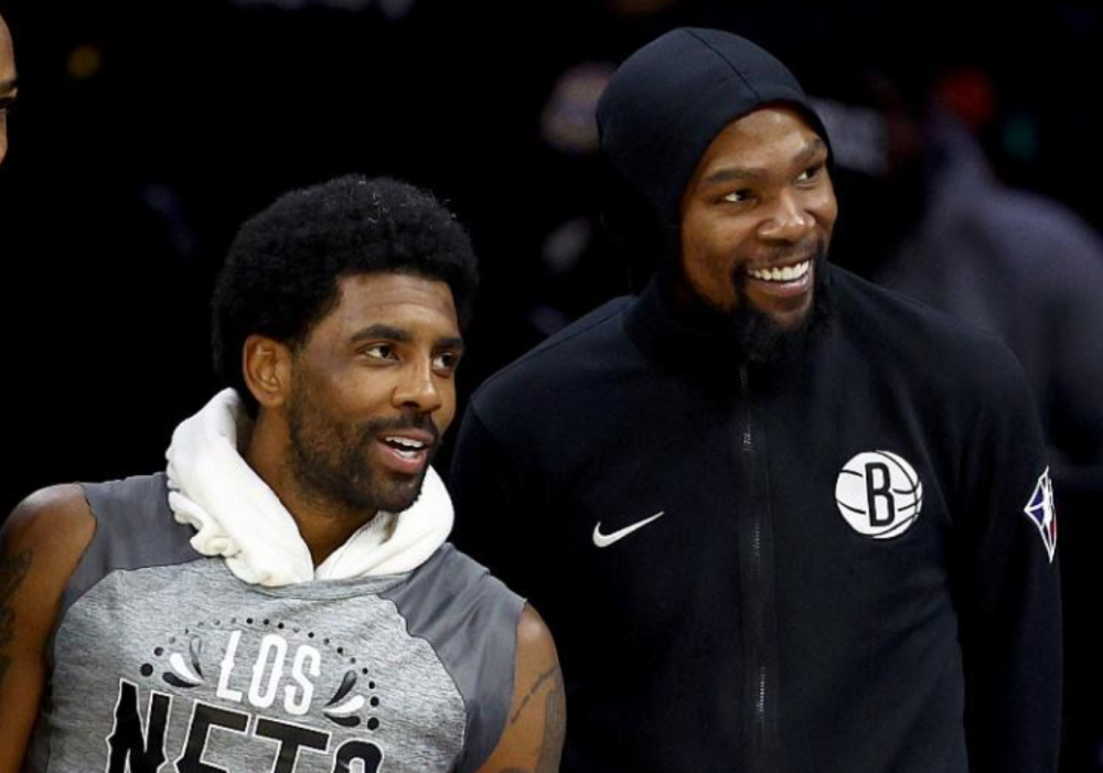 那不勒斯主场迎战尤文图斯，两队积分相近，那不勒斯伤兵满营，主场难胜尤文，可能战平。（意甲焦点：伤病缠身的那不勒斯主迎尤文，积分接近，平局更可期）